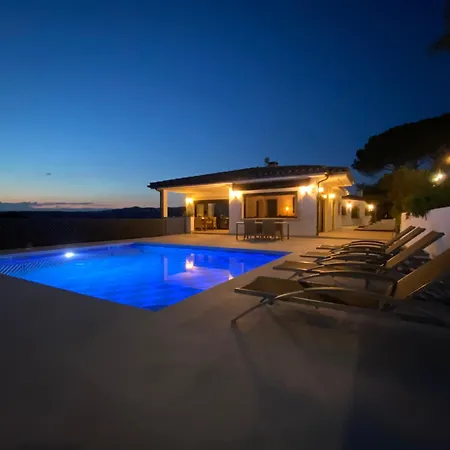 Pirineus A Beautiful With Pool Villa *